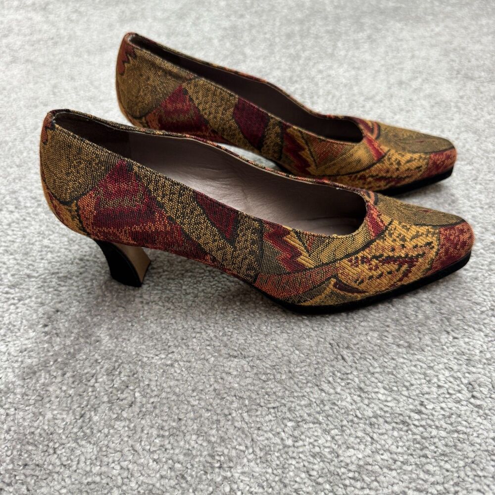 Phyllis Poland Tapestry Pointed Toe Kitten Heels Womens 8B Multi-Color Retro - Picture 12 of 13